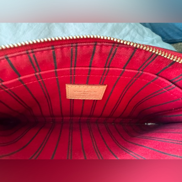 Louis Vuitton pouchett/ wristlet - Picture 6 of 9